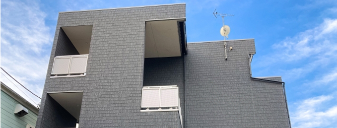 グレーのサイディング外壁が美しく仕上がった住宅