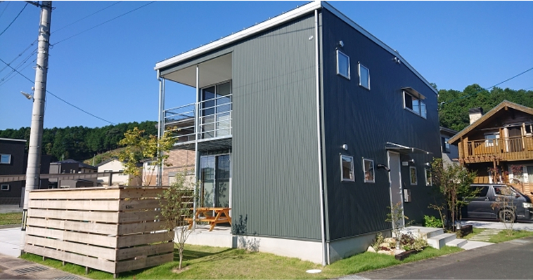 金属系サイディングを採用した住宅